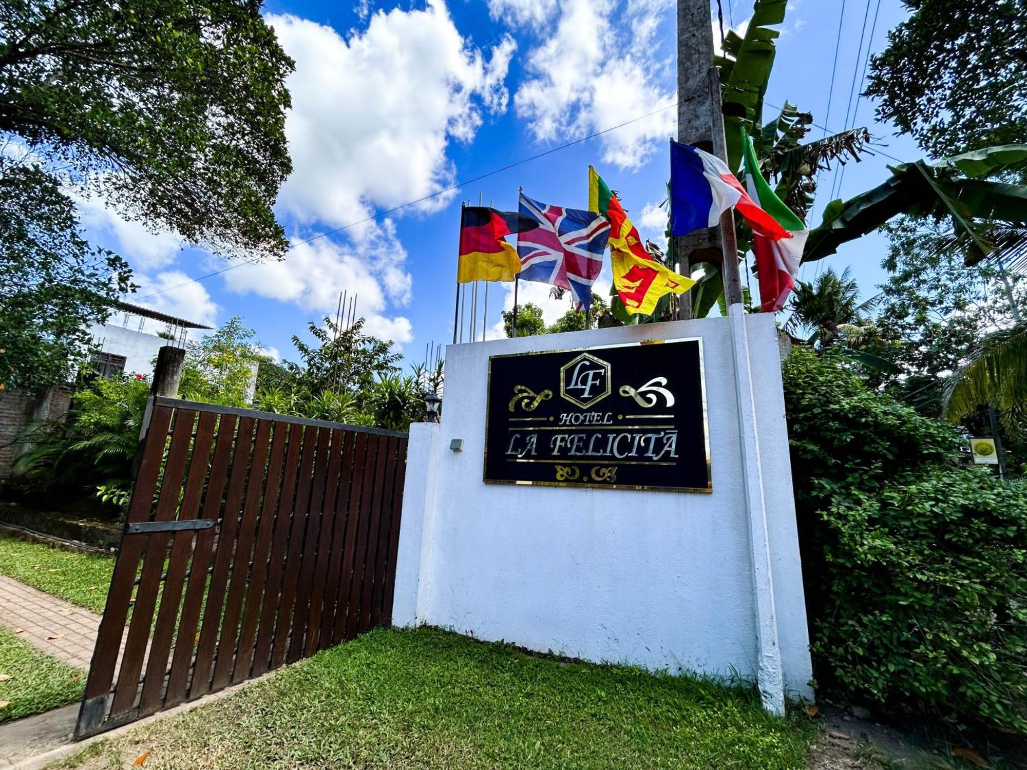 Hotel La Felicita Mirissa Exterior photo